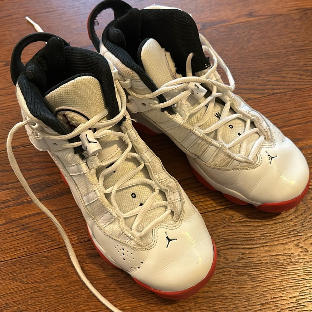 Air Jordan 6 rings youth size 7 court shoe